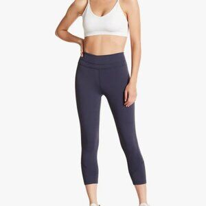 New Amari Active Capri Leggings Size Small